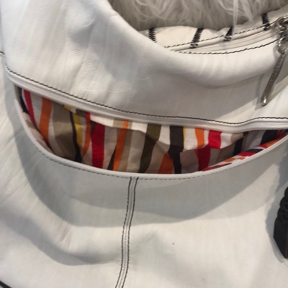 Allison Scott White Purse - Picture 3 of 4